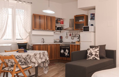 Barriera Vecchia-San Giacomo Apartment | Studio City - TriestenA fully equipped aprtment, at the size of a studio.