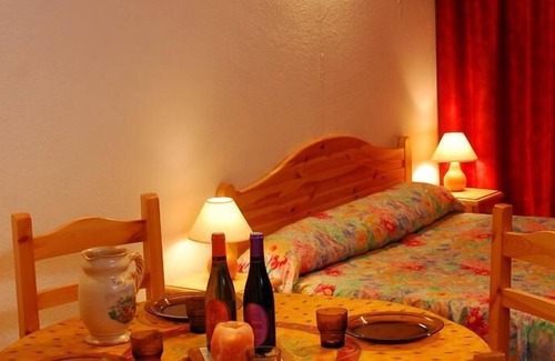 Brides-les-Bains Apartment | Studio-Comfort-Ensuite with Shower-Balcony-Vue Montagne 2 adlt 2 enf