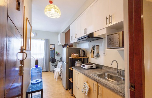 Lahug Apartment | Studio Condo | Sleeps 3 | Near JY Square and IT Park with Pool and Gym