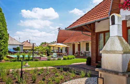 Balatonmariafurdo Apartment | Studio Cortaderia 4