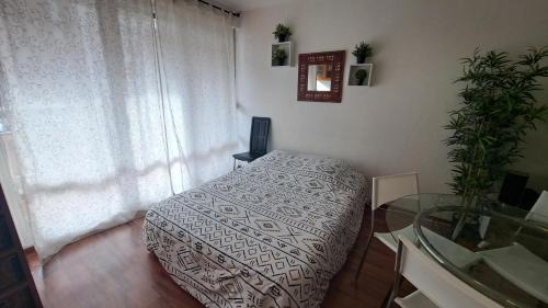 Bron Apartment | Studio cosy 33 m² limite Lyon. Parking privatif.