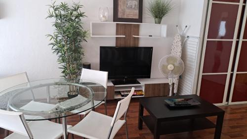 Bron Apartment | Studio cosy 33 m² limite Lyon. Parking privatif.