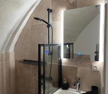 Bourg-Saint-Andeol Apartment | Studio cosy