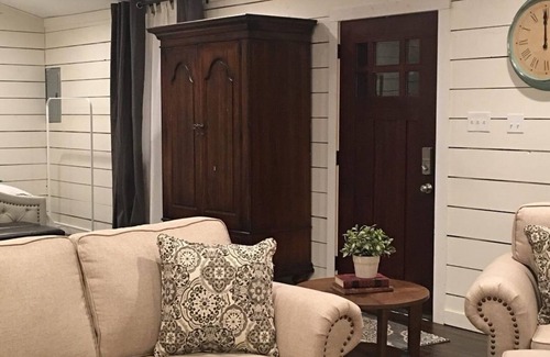 Ellendale Apartment | Studio Cottage in the heart of Memphis