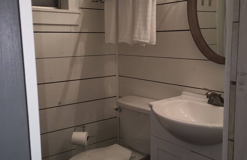 Ellendale Apartment | Studio Cottage in the heart of Memphis