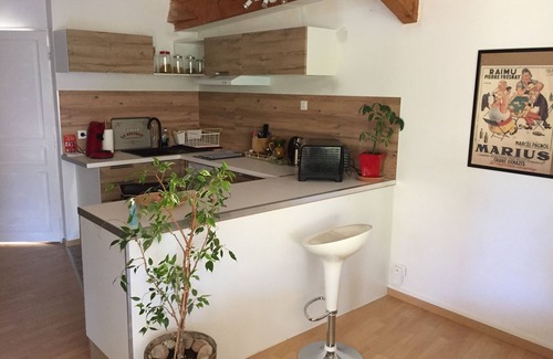 Villeneuve-les-Avignon Apartment | Studio du Grand Chene