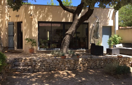 Villeneuve-les-Avignon Apartment | Studio du Grand Chene
