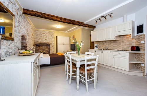 Rovinj Apartment | Studio De Amicis ❤️ of Downtown Rovinj | Parking | King,Near Beach