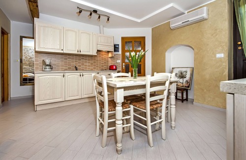 Rovinj Apartment | Studio De Amicis ❤️ of Downtown Rovinj | Parking | King,Near Beach