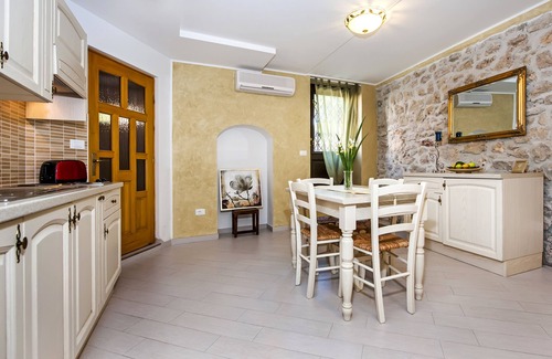 Rovinj Apartment | Studio De Amicis ❤️ of Downtown Rovinj | Parking | King,Near Beach