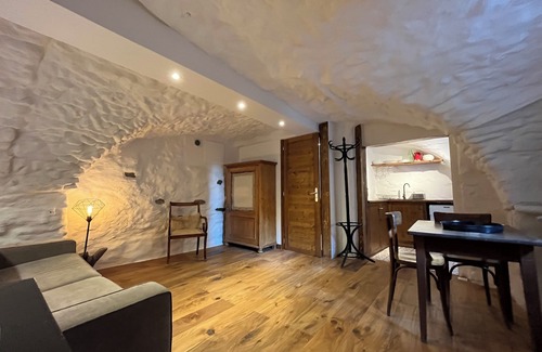 Barcelonnette Apartment | Studio de charme sous les voûtes