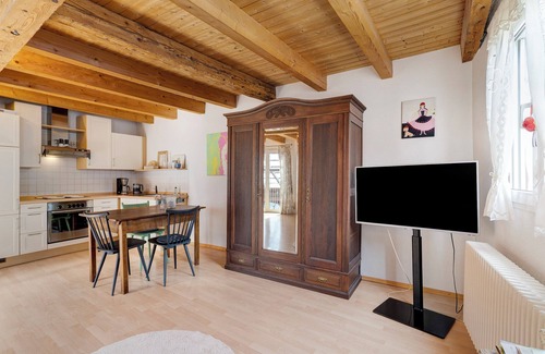 Endingen am Kaiserstuhl Apartment | Studio Apartment 'Miris Hüs' with Wi-Fi