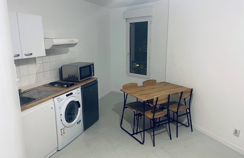 Joneliere - Universite Apartment | STUDIO DE LA BOURGEONNIERE