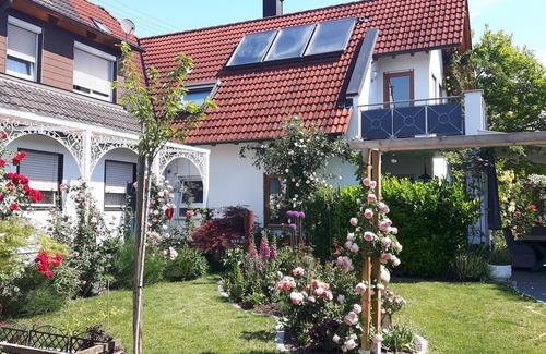 Oberrotweil Apartment | Studio 'Iris' with Mountain View, Shared Garden and Wi-Fi