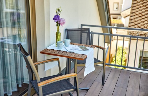 Rachtig Apartment | Studio-Designer-Ensuite with Shower-Balcony-Rochter Nest