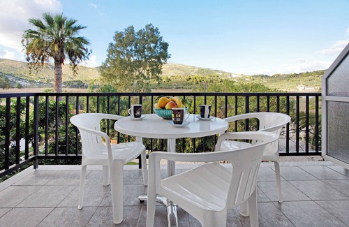 Limni Keri Apartment | Studio "Dolphin Studio 3" with Private Balcony, Shared Garden & Wi-Fi