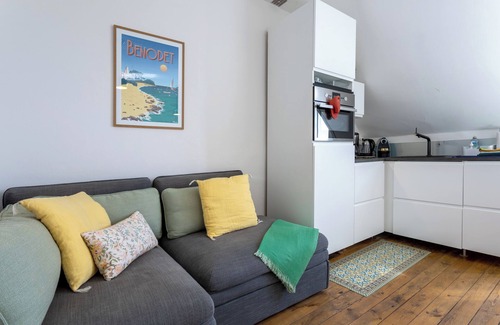 Benodet Apartment | Studio 'Duplex in the Heart of Bénodet' with Sea View and Wi-Fi