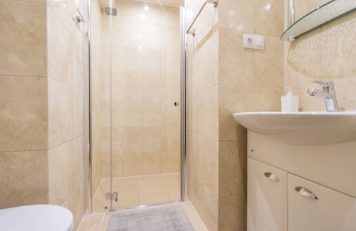 Wesoła Zachod Apartment | Studio Ekstaza It consists of 1 bedroom with open kitchen.