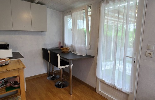 Montjean Apartment | Studio 'Ema Cottage' Private Terrace, Pool & Nature | Perfect for 2