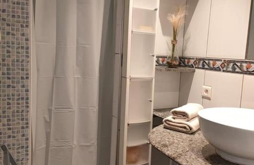 Saint-Laurent-d'Aigouze Apartment | Studio Entier