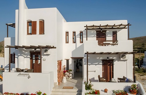 Pachena Apartment | Studio 'Erato' with Private Terrace, Wi-Fi and Air Conditioning