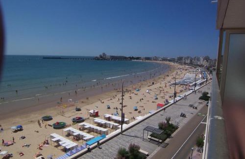Les Sables d'Olonne Apartment | Studio face mer avec balcon, proche commerces et plage - FR-1-197-164