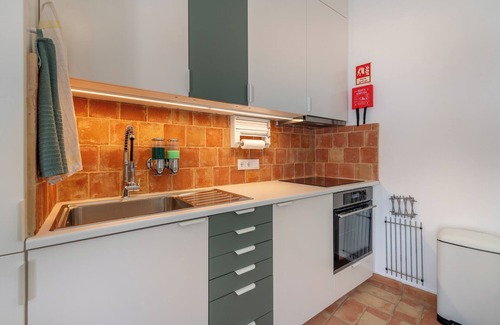 Moncarapacho e Fuseta Apartment | Studio 'Figueira' with Private Veranda, Air Conditioning, Floor Heating, Wi-Fi and Parking