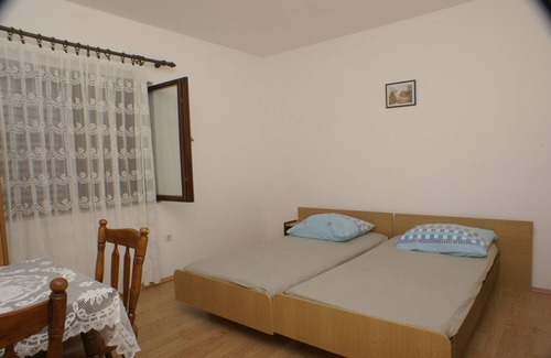 Dugi Rat Apartment | Studio flat near beach Orij, Omiš (AS-2810-b)