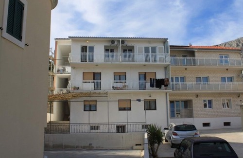 Dugi Rat Apartment | Studio flat near beach Orij, Omiš (AS-2810-b)