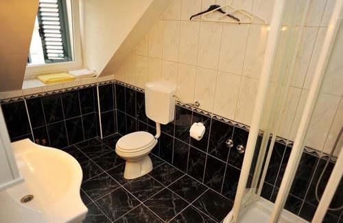 Sutivan Apartment | Studio flat near beach Sutivan, Brač (AS-17796-b)