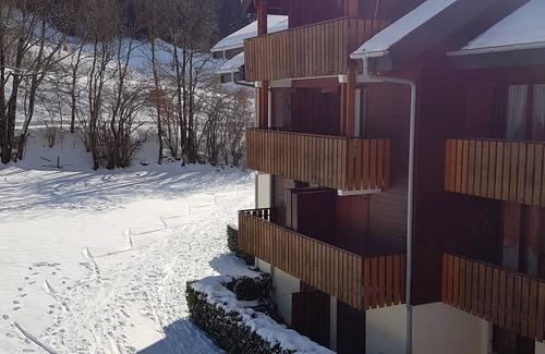 Bernex Apartment | Studio Flat, Sleeps 4. Doorstep skiing with spectacular views and location.