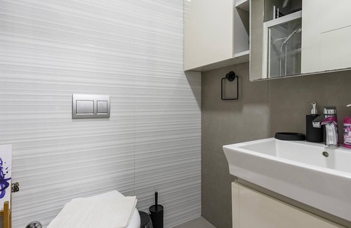 Kepez Apartment | Studio Flat w Shared Pool and Garden in Antalya