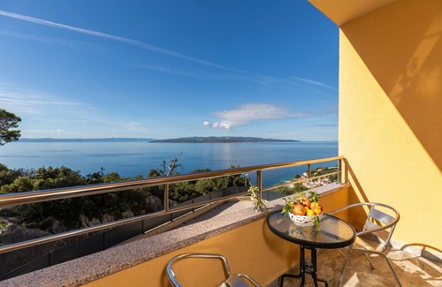 Bratus Apartment | Studio flat with balcony and sea view Krvavica, Makarska (AS-23540-d)
