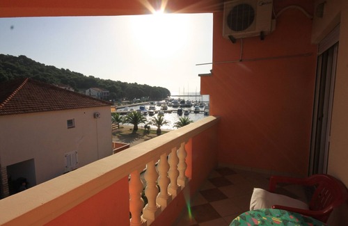 Kukljica Apartment | Studio flat with balcony and sea view Kukljica, Ugljan (AS-8478-a)