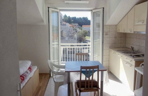 Sumartin Apartment | Studio flat with balcony and sea view Sumartin, Brač (AS-5620-c)