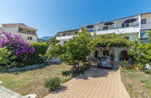 Drvenik Apartment | Studio flat with balcony and sea view Drvenik Donja vala, Makarska (AS-9654-a)