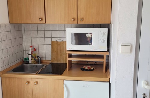 Sutivan Apartment | Studio flat with balcony and sea view Sutivan, Brač (AS-5629-a)