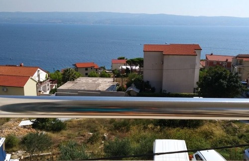 Dugi Rat Apartment | Studio flat with terrace and sea view Mali Rat, Omiš (AS-7482-a)