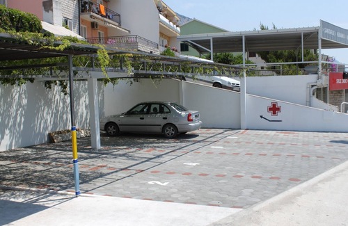 Zelenka Apartment | Studio flat with terrace and sea view Makarska (AS-6693-a)