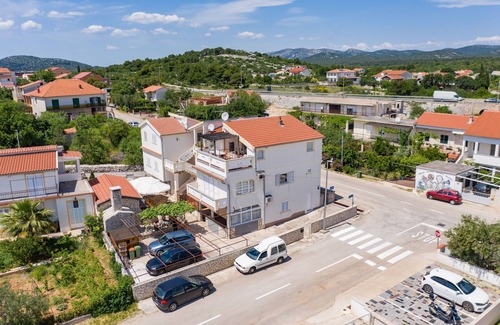 Pirovac Apartment | Studio flat with terrace Pirovac, Šibenik (AS-21008-c)