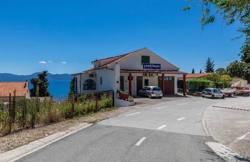 Brist Apartment | Studio flat with terrace and sea view Brist, Makarska (AS-22463-a)
