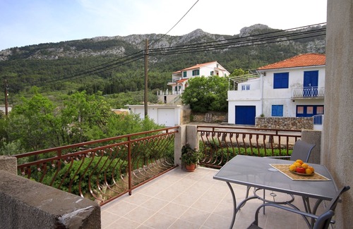 Vrisnik Apartment | Studio flat with terrace Vrisnik, Hvar (AS-8733-a)