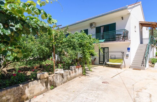 Marina Apartment | Studio flat with terrace Marina, Trogir (AS-14258-b)