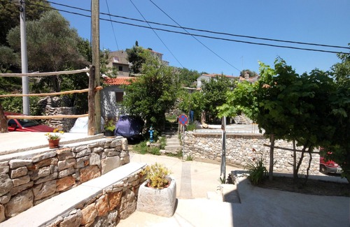 Valun Apartment | Studio flat with terrace Valun, Cres (AS-8081-b)