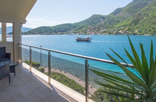 Lepetane Apartment | Studio Flat with View near Beach in Tivat
