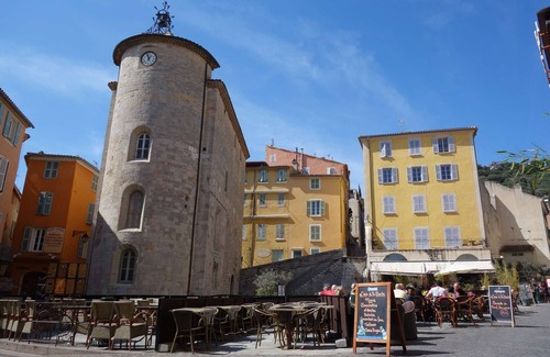 Hyeres City Centre Apartment | Studio for 2 people in the heart of Hyères