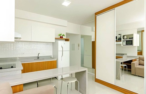 Matriz Apartment | Studio for 4 in Lifespace Curitiba with parking space and air conditioning