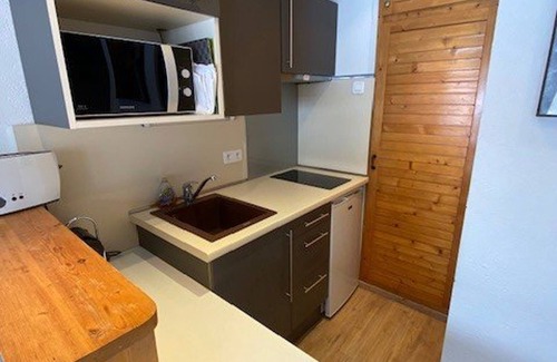Arette Apartment | Studio for 4 with balcony, direct access to slopes, elevator