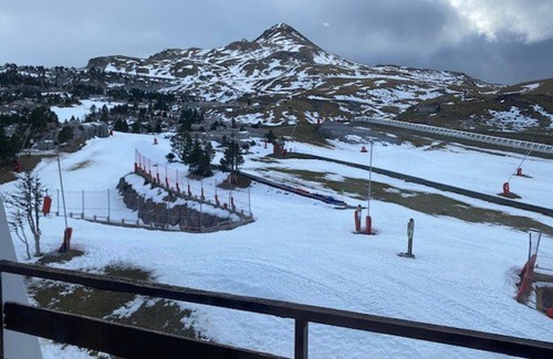 Arette Apartment | Studio for 4 with balcony, direct access to slopes, elevator