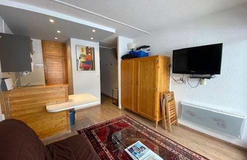 Arette Apartment | Studio for 4 with balcony, direct access to slopes, elevator